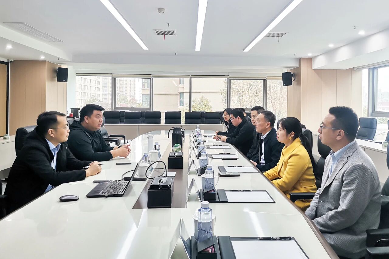 尼罗河机械赴郑州市电子商务协会副会长单位致欧家居考察交流