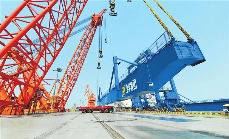 卫华集团生产的起重机运往海外